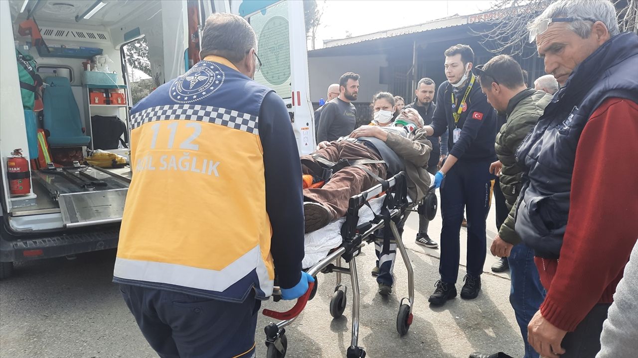 Turgutlu'da Minibüs ile Motosiklet Çarpıştı; 1 Yaralı