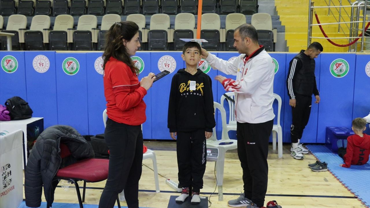 "Türkiye Sportif Yetenek Taraması ve Spora Yönlendirme Projesi" İle Öğrenciler Test Ediliyor