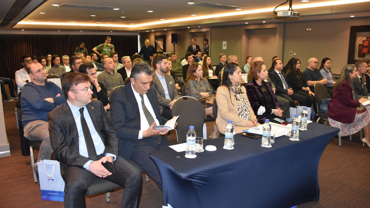 İzmir'de  eğitim ve sanayi işbirliği protokolü tanıtıldı