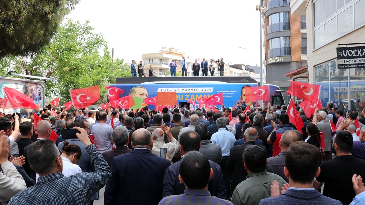 Gençlik ve Spor Bakanı Kasapoğlu, Alaşehir ve Salihli'de vatandaşlara seslendi: