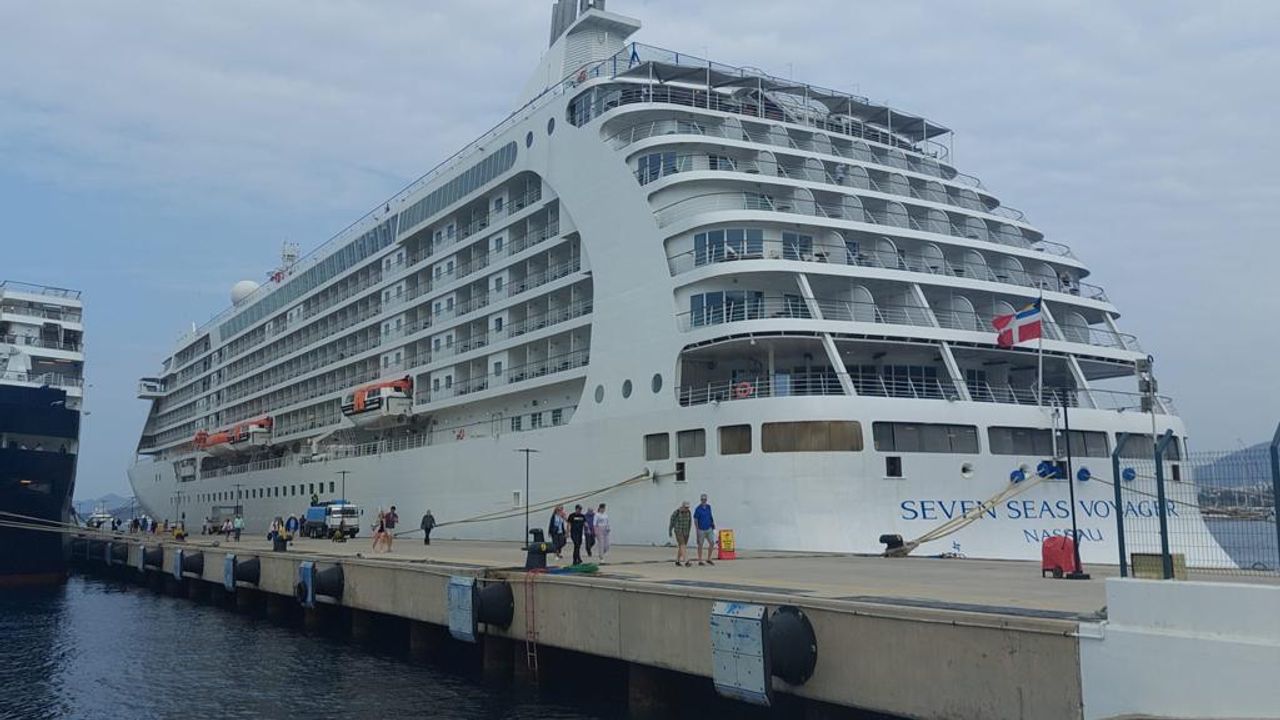 Yolcu gemisi "Seven Seas Voyager" ile Bodrum'a 588 turist geldi