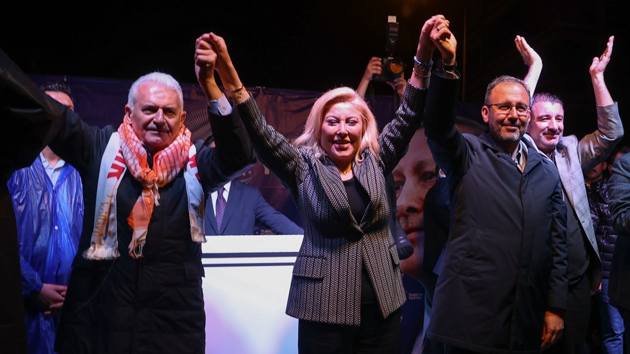 Bakan Kasapoğlu ve AK Parti Genel Başkanvekili Yıldırım, Torbalı'da