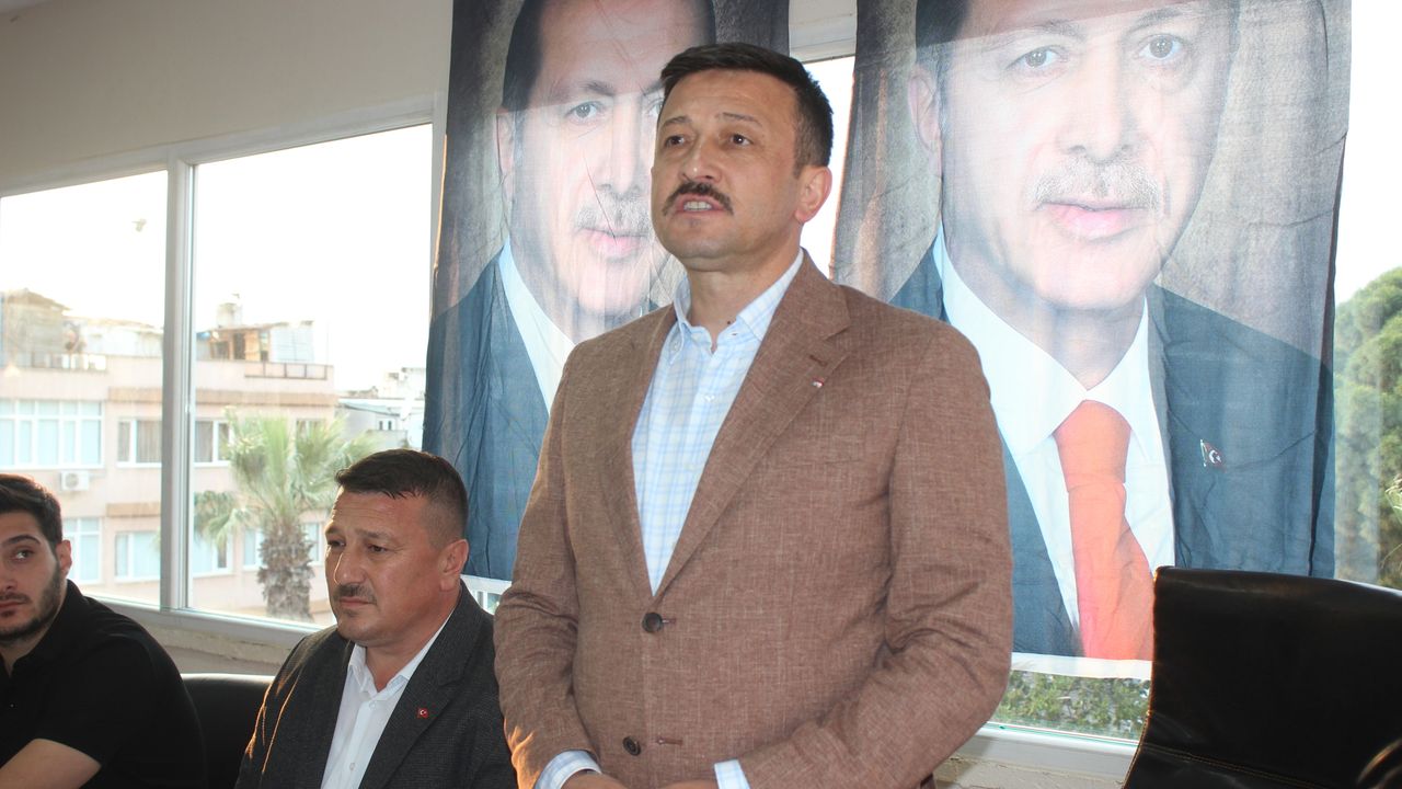 AK Partili Dağ, partisinin İzmir'deki üye katılım töreninde konuştu