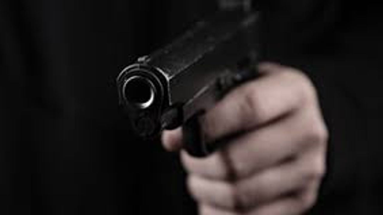 GÜNCELLEME - İzmir'de bir çift silahla vuruldu, koca öldü, eşinin tedavisi sürüyor