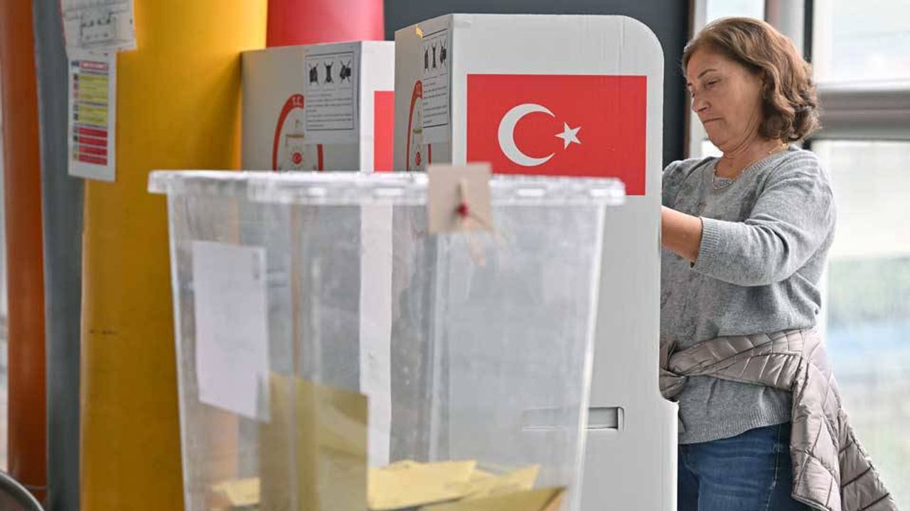 Yurt dışı ve gümrüklerde oy kullanan seçmen sayısı 1 milyon 733 bini aştı