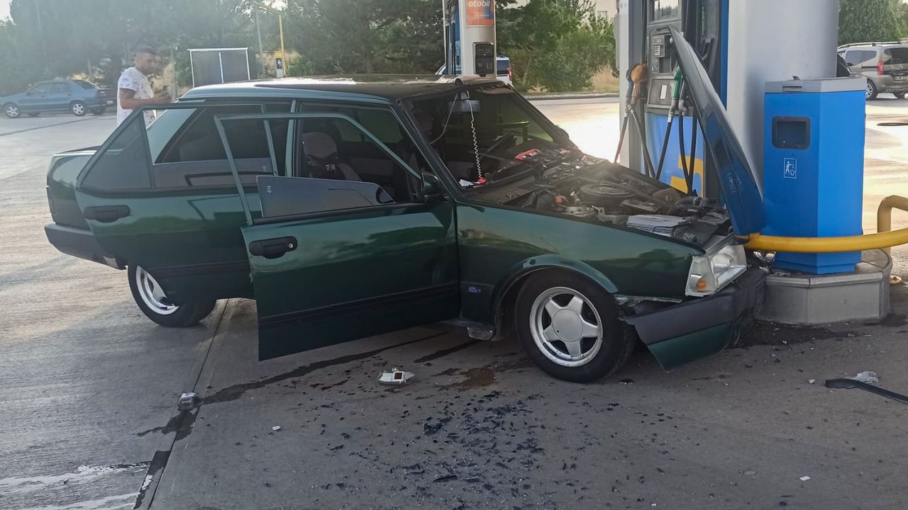 Uşak'ta drift yapan sürücünün aracındaki 1 kişi yaralandı