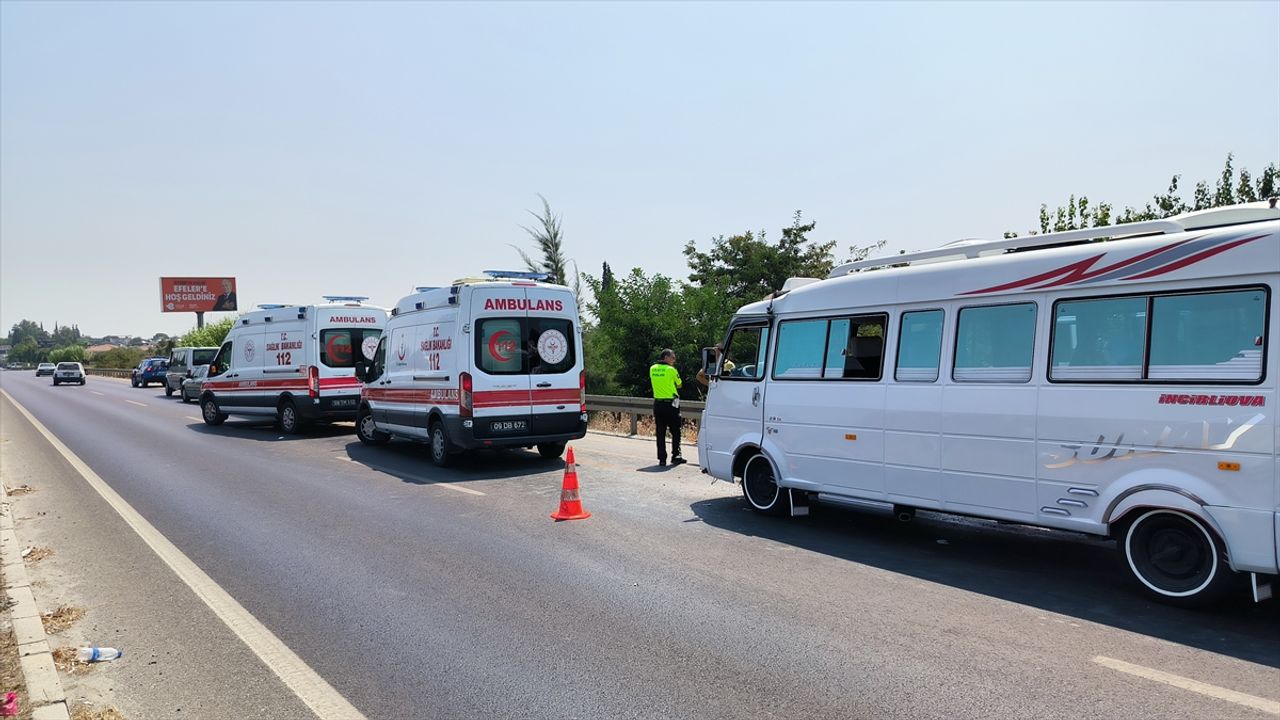 Otobüsle minibüsün çarpışması sonucu 15 kişi yaralandı