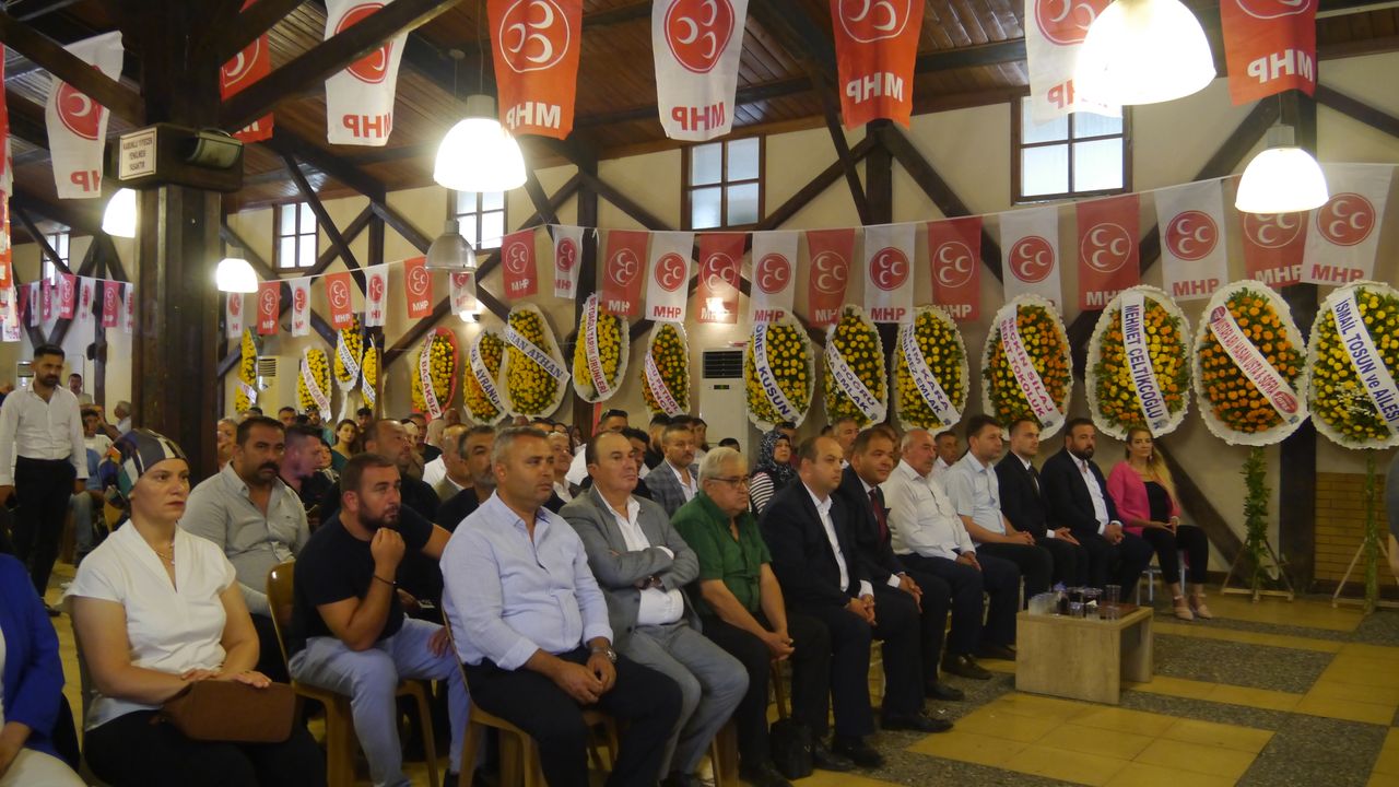 MHP Tire İlçe Kongresinde Arif Demirkan, yeniden başkanlığa seçildi