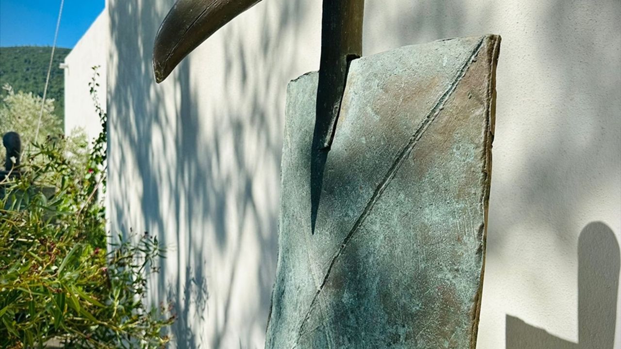 Festivalde sergilenen heykelin kaybolan bronz parçaları bulundu