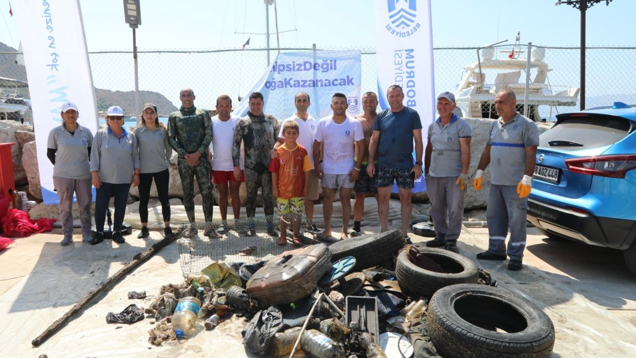 Deniz dibi temizliğinde 106 kilogram atık çıkarıldı