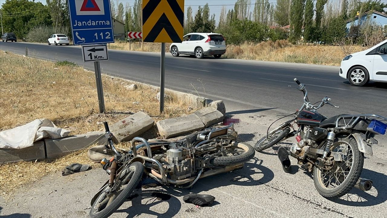 İki motosikletin çarpıştığı kazada 1 kişi öldü