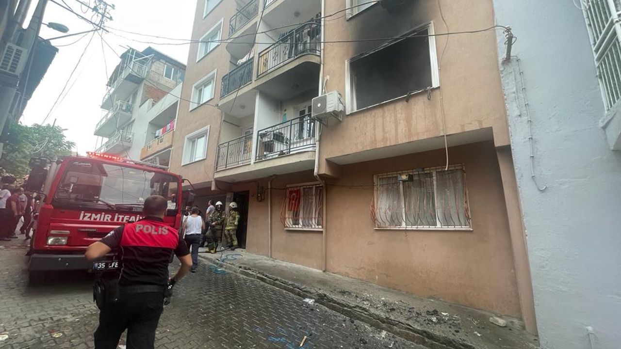 Apartmanda çıkan yangında biri bebek 5 kişi dumandan etkilendi