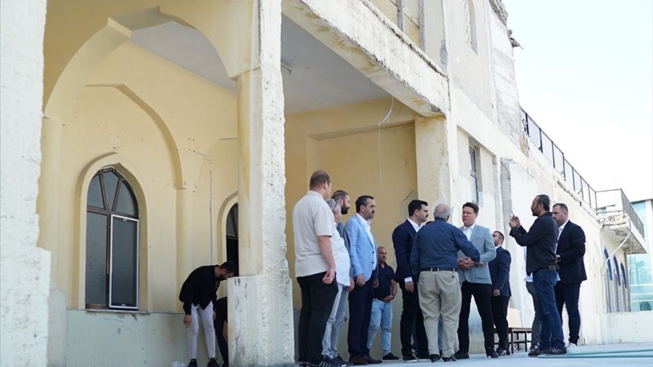 AK Parti'li İnan, onarım ve tadilatı yapılan Sancak Camisini ziyaret etti