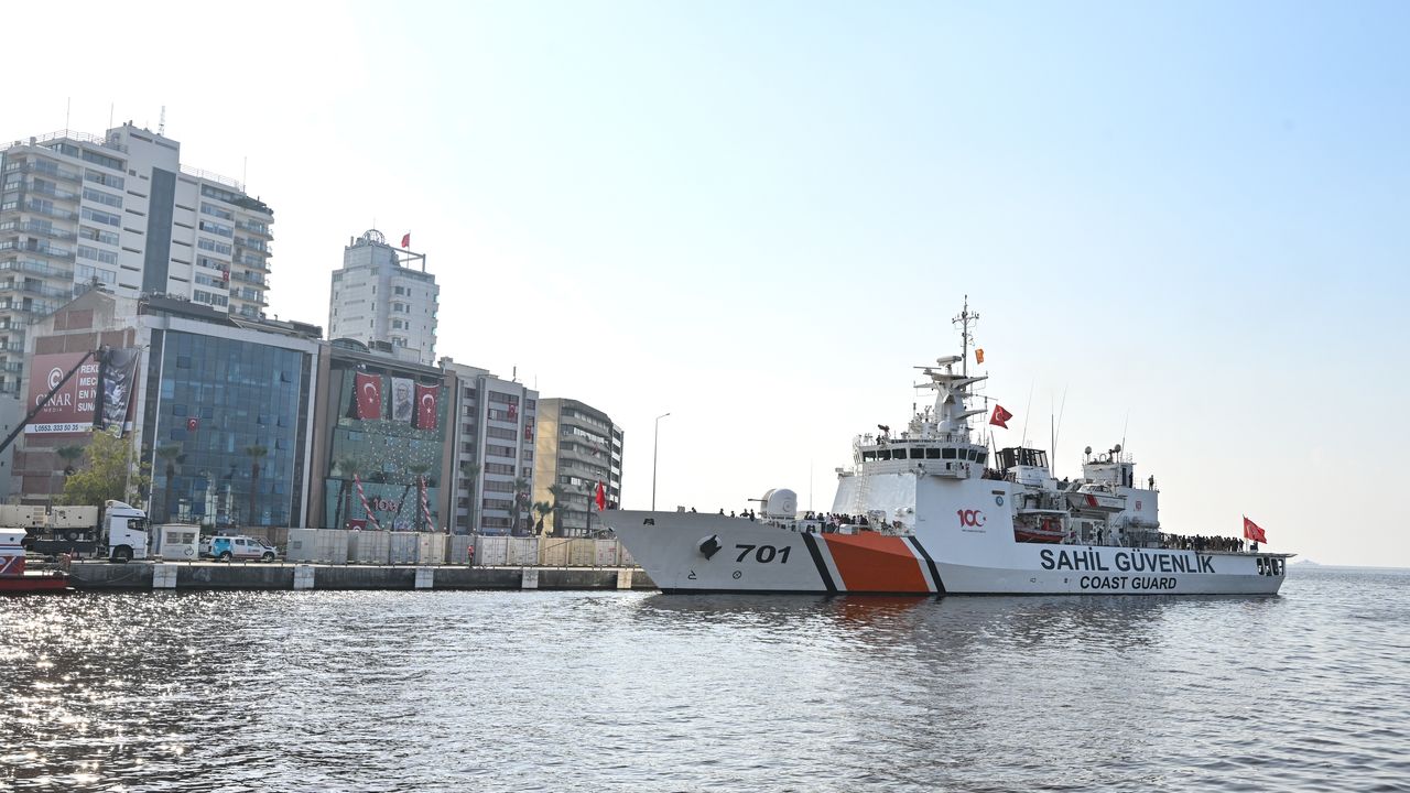 TCSG Dost Gemisi, İzmir Körfezi'nde arama kurtarma eğitimi yaptı