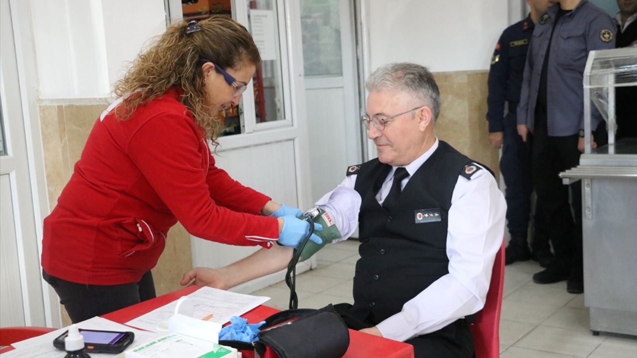 Jandarma kan bağışında bulundu