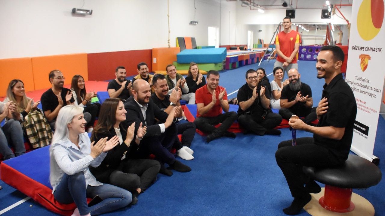 Milli cimnastikçi  Arıcan, Göztepe Cimnastik Akademi'de velilerle buluştu