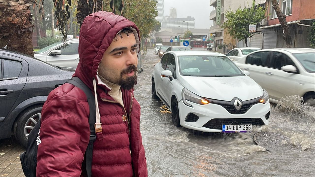 İzmir'de şiddetli sağanak ve fırtına