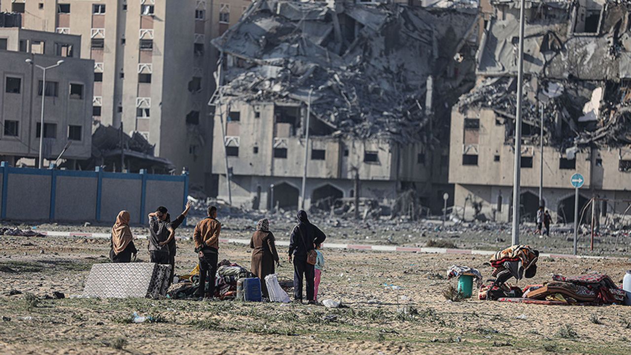 İsrail, Gazze'nin güneyinde sivilleri göç etmeye zorluyor