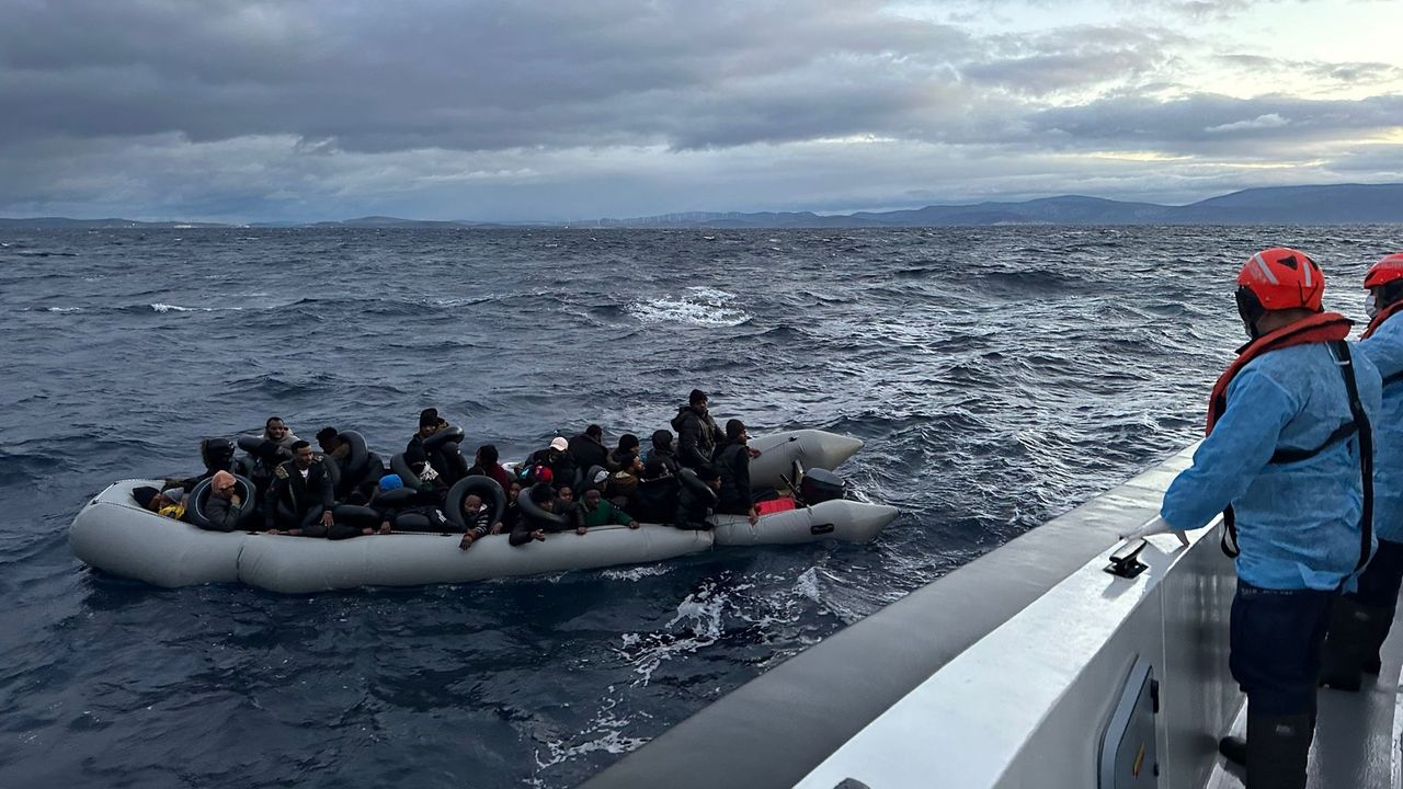 6 düzensiz göçmen denizden kurtarıldı