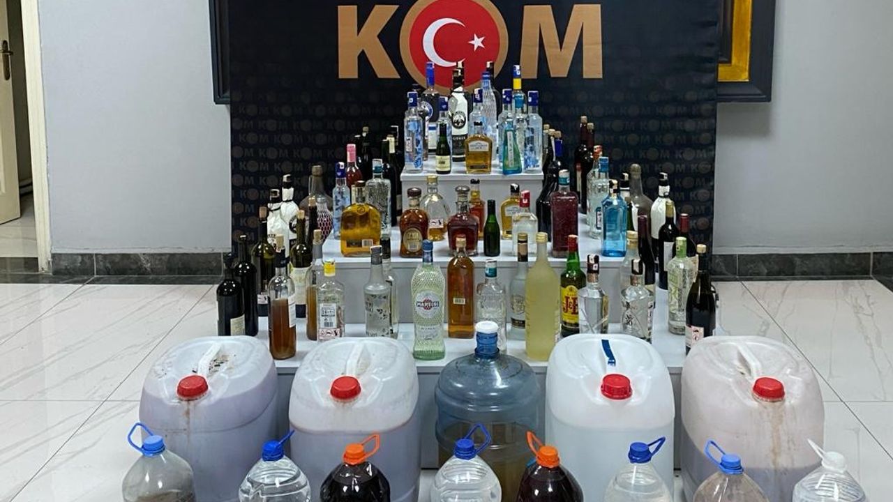 Uşak'ta yılbaşı önü şişe şişe kaçak ve el yapımı rakı ve viski yakalandı