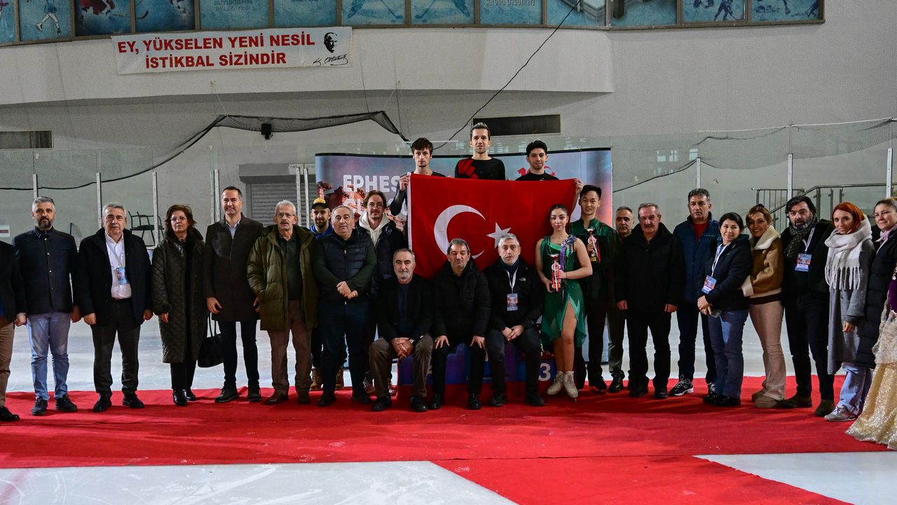 İzmir'deki Artistik Buz Pateni Uluslararası Ephesus Kupası sona erdi