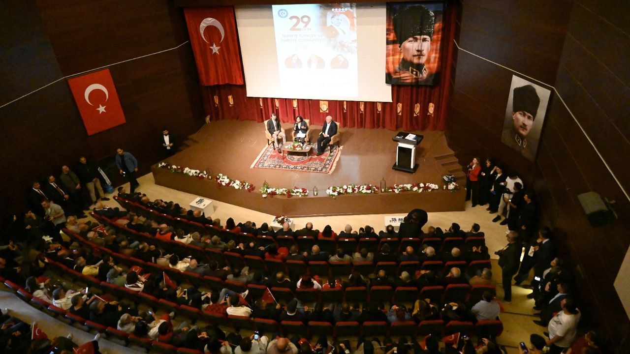 Uşak Üniversitesi'nde Cumhuriyet'in 102.yılına özel panel