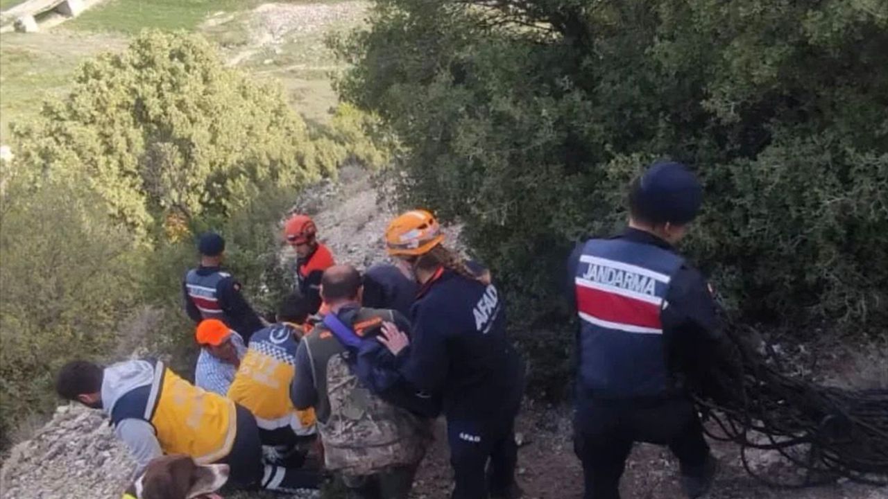 Ulubey'de ava giden adam 10 metreden dereye düştü!
