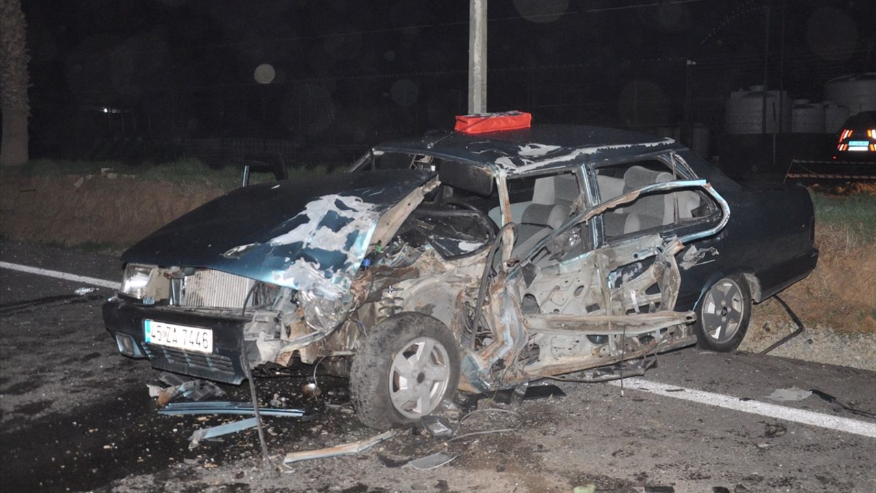 İzmir'de otomobille pikap çarpıştı; 6 yaralı!