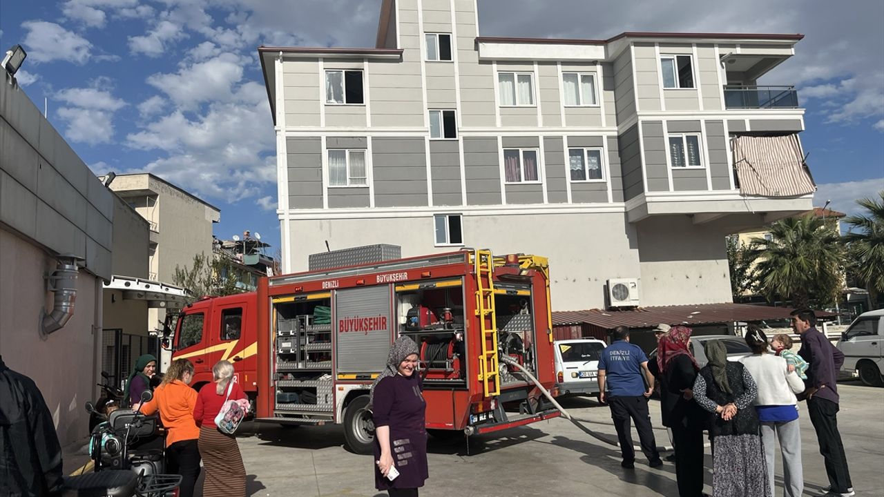 Denizli'de yangının dumandan etkilenen kadın hastaneye kaldırıldı