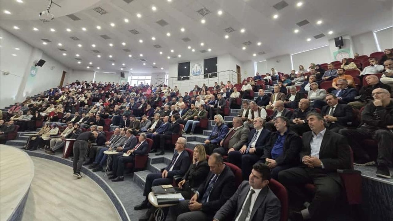 Kütahya'da "İyilikte Yarışan Sınıflar Projesi" okul müdürlerine tanıtıldı