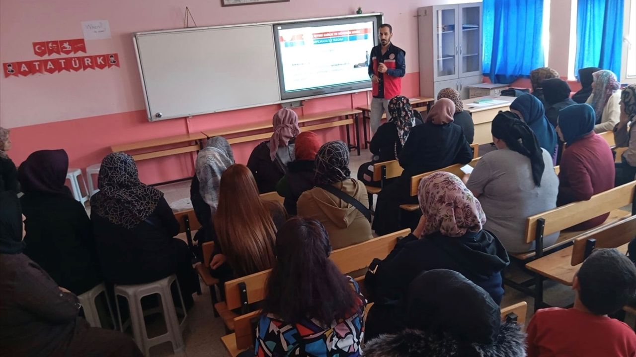 Sandıklı'da öğrenci ve ailelerine  ilkyardım eğitimi