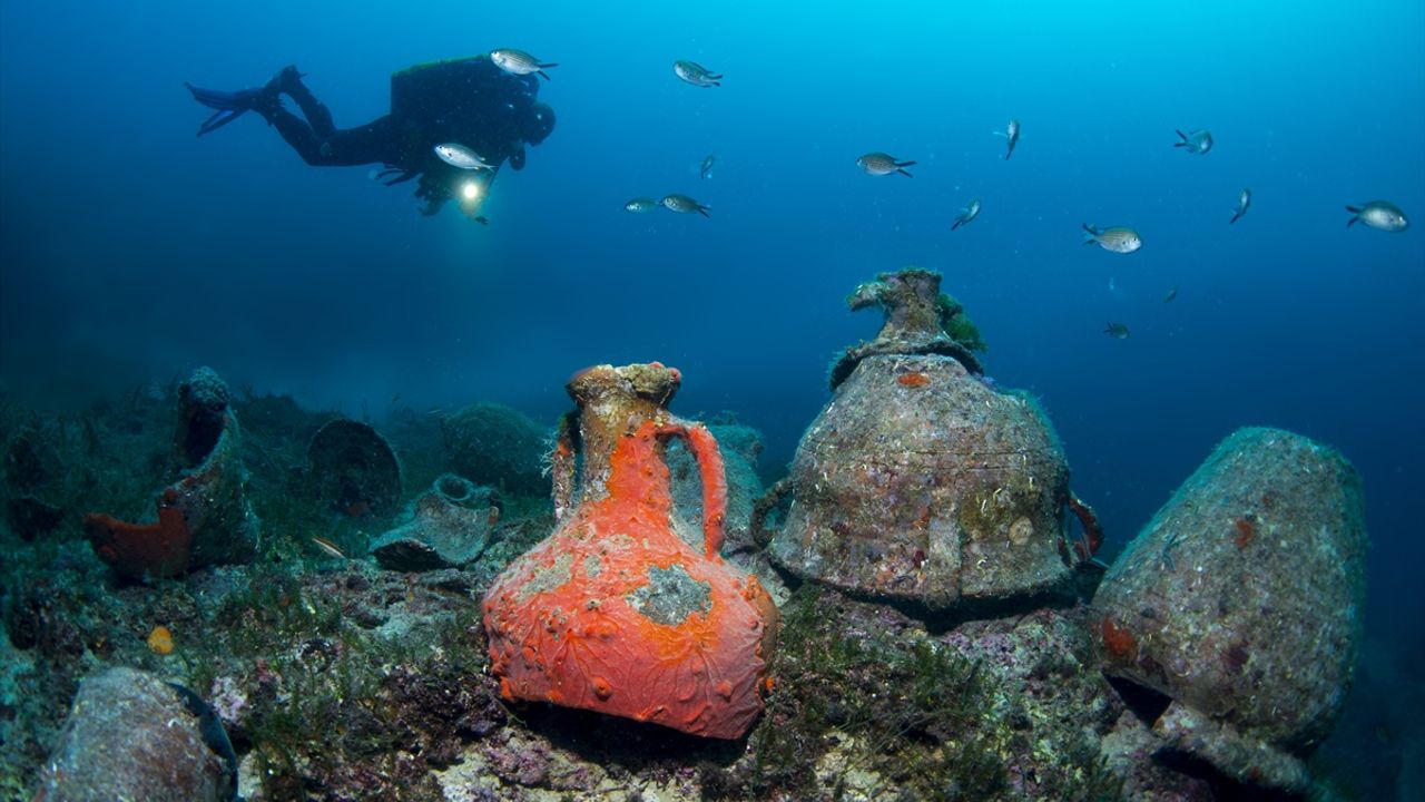 Çeşme'deki su altı zenginlikleri büyük ilgi görüyor