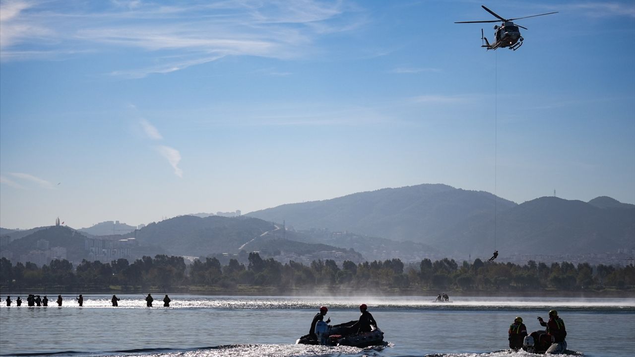 İzmir'de sel tatbikat yapıldı