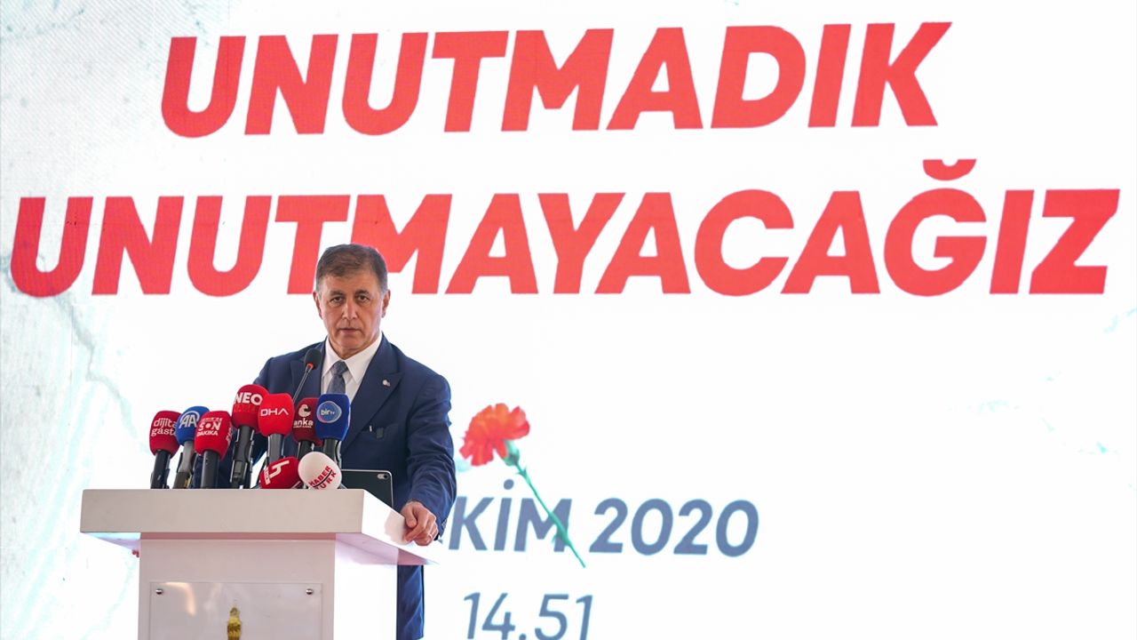 İzmir'de 2020'deki depremde hayatını kaybedenler anıldı