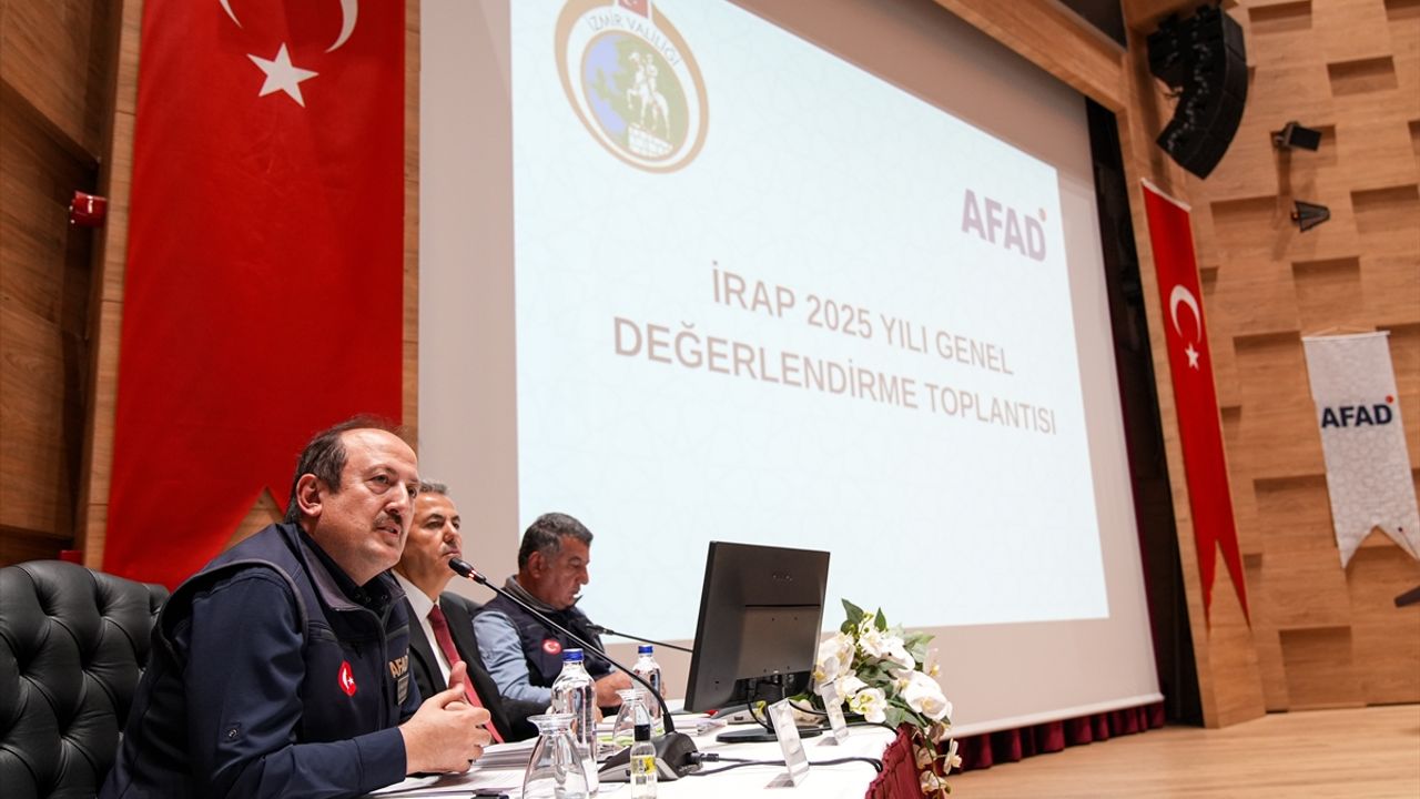 İzmir depreminde hayatını kaybedenler anıldı