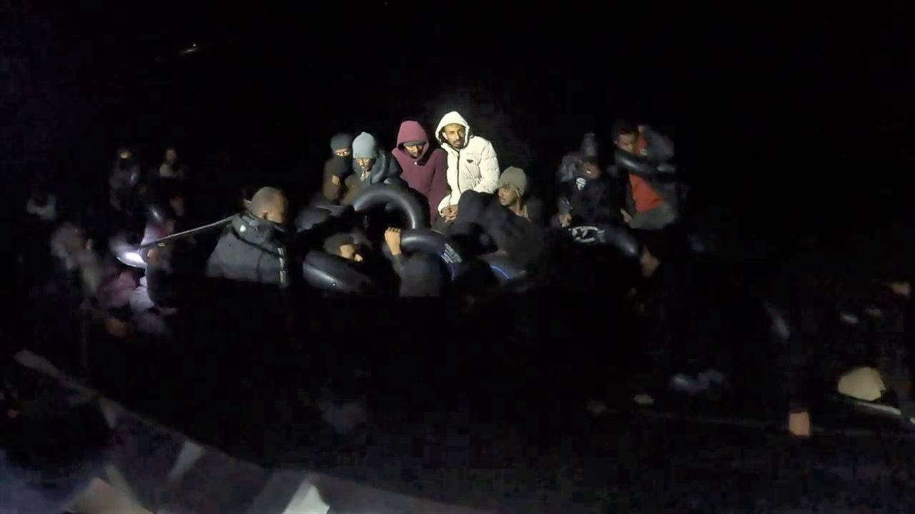 İzmir açıklarında 43 düzensiz göçmen kurtarıldı