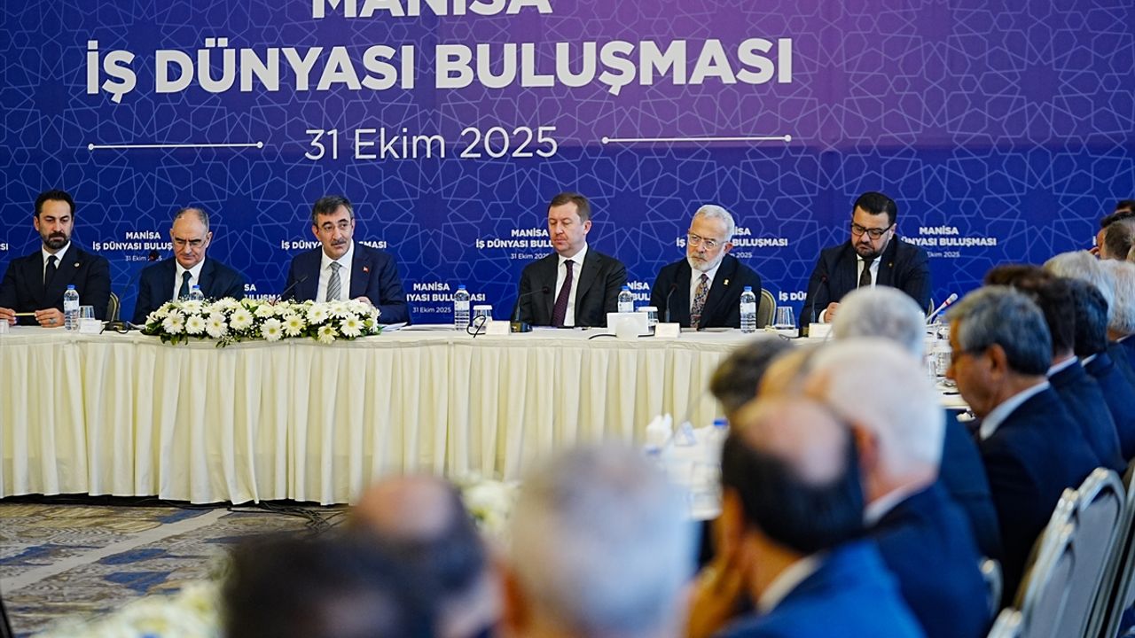 Manisa'da iş dünyası temsilcileri ile Cumhurbaşkanı Yardımcısı Yılmaz bir araya geldi