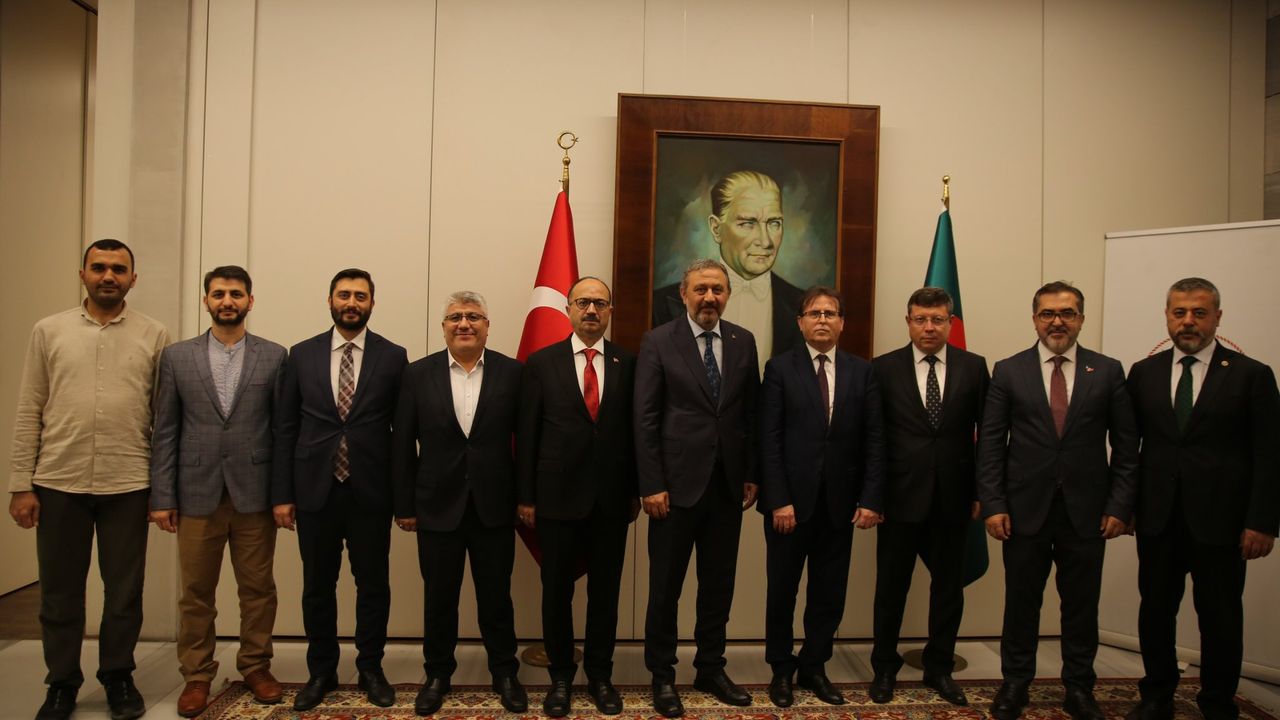 AK Parti Uşak Milletvekili, Dakka'da bir dizi temasta bulundu