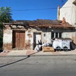 Uşak'ta can ve mal güvenliğini tehdit eden metruk binalar yıkılıyor