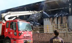 Uşak'ta tekstil fabrikasında çıkan yangına müdahale sürüyor