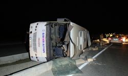 Uşak'ta devrilen işçi servisindeki 10 kişi yaralandı