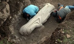 Uşak'taki Blaundos Antik Kenti kazılarında 2 bin yıllık iki heykel bulundu