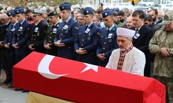 İzmir'de trafik kazasında ölen astsubayın cenazesi memleketinde toprağa verildi