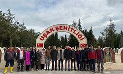 Uşak Garnizon Şehitliğini 18 Mart’a Hazır Hale Getirdiler