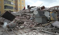 Malatya'da Bina Kendiliğinden Çöktü