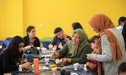 Gönüllü Gençler Depremzede Çocuklara ve Annelerine Etkinliklerle Moral Veriyor