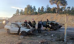 Gediz'de İki Otomobil Çarpıştı; 1 Ölü 6 Yaralı