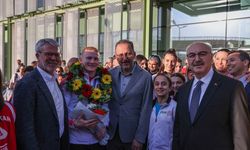 İzmir 1. Bölge Milletvekili Adayı ve Gençlik ve Spor Bakanı Kasapoğlu, Ülkeye Dönen Cimnastik Sporcularını Karşıladı