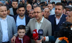 Gençlik ve Spor Bakanı İzmir'de vatandaşlarla bayramlaştı