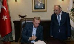 Cumhurbaşkanı Erdoğan Manisa Valiliği Şeref Defterini İmzaladı
